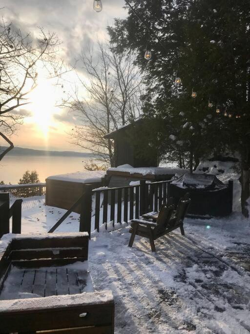 Om Chalet 2 Avec Spa Et Foyer Borde Du Fleuve St-Pierre-de-l'Île-d'Orléans Dış mekan fotoğraf