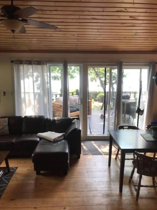 Om Chalet 2 Avec Spa Et Foyer Borde Du Fleuve St-Pierre-de-l'Île-d'Orléans Dış mekan fotoğraf