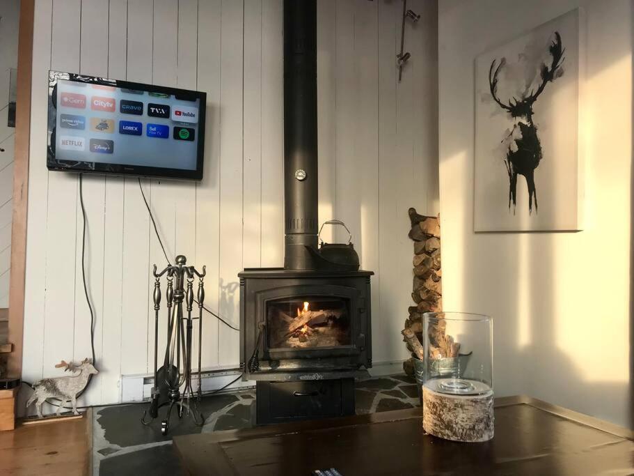 Om Chalet 2 Avec Spa Et Foyer Borde Du Fleuve St-Pierre-de-l'Île-d'Orléans Dış mekan fotoğraf